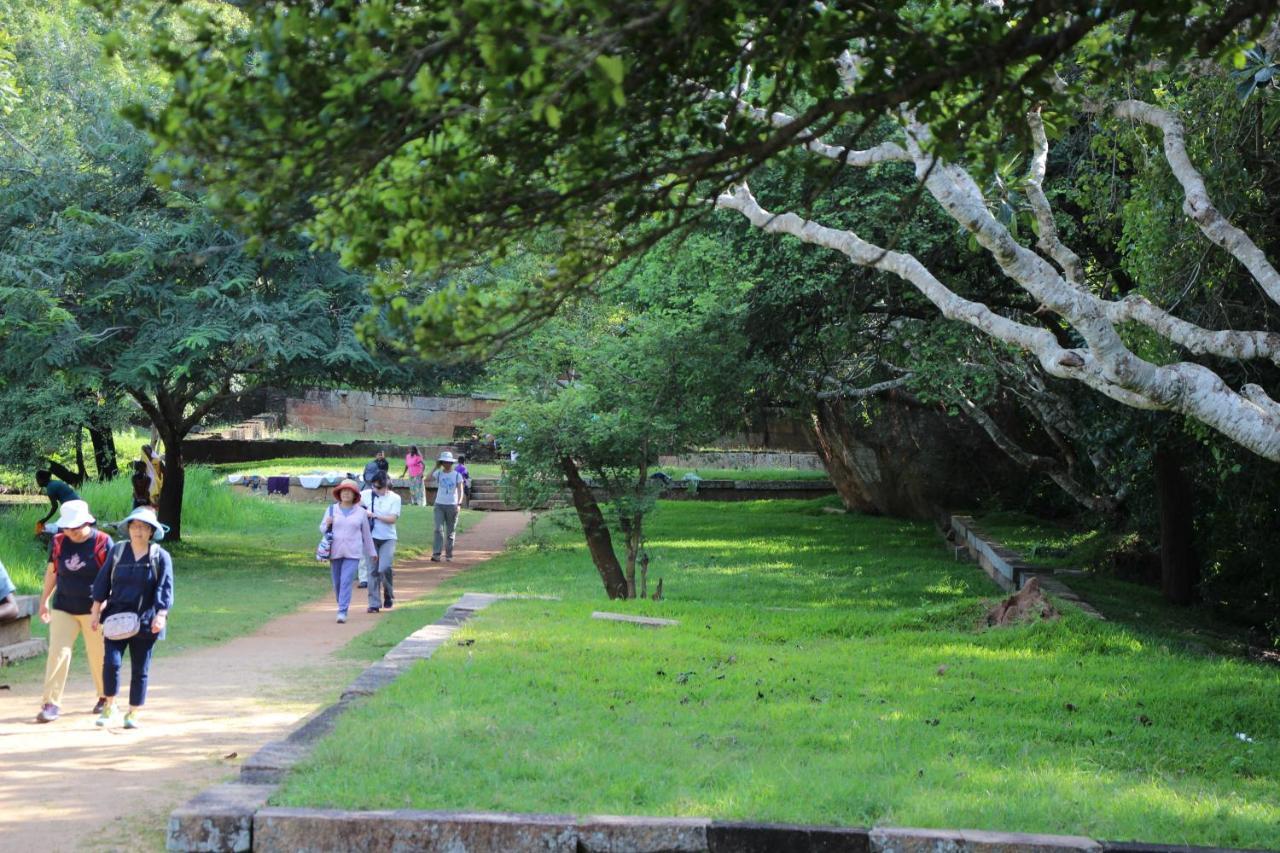 Miheen Hotel & Resort - Anuradhapura Mihintale Exterior photo